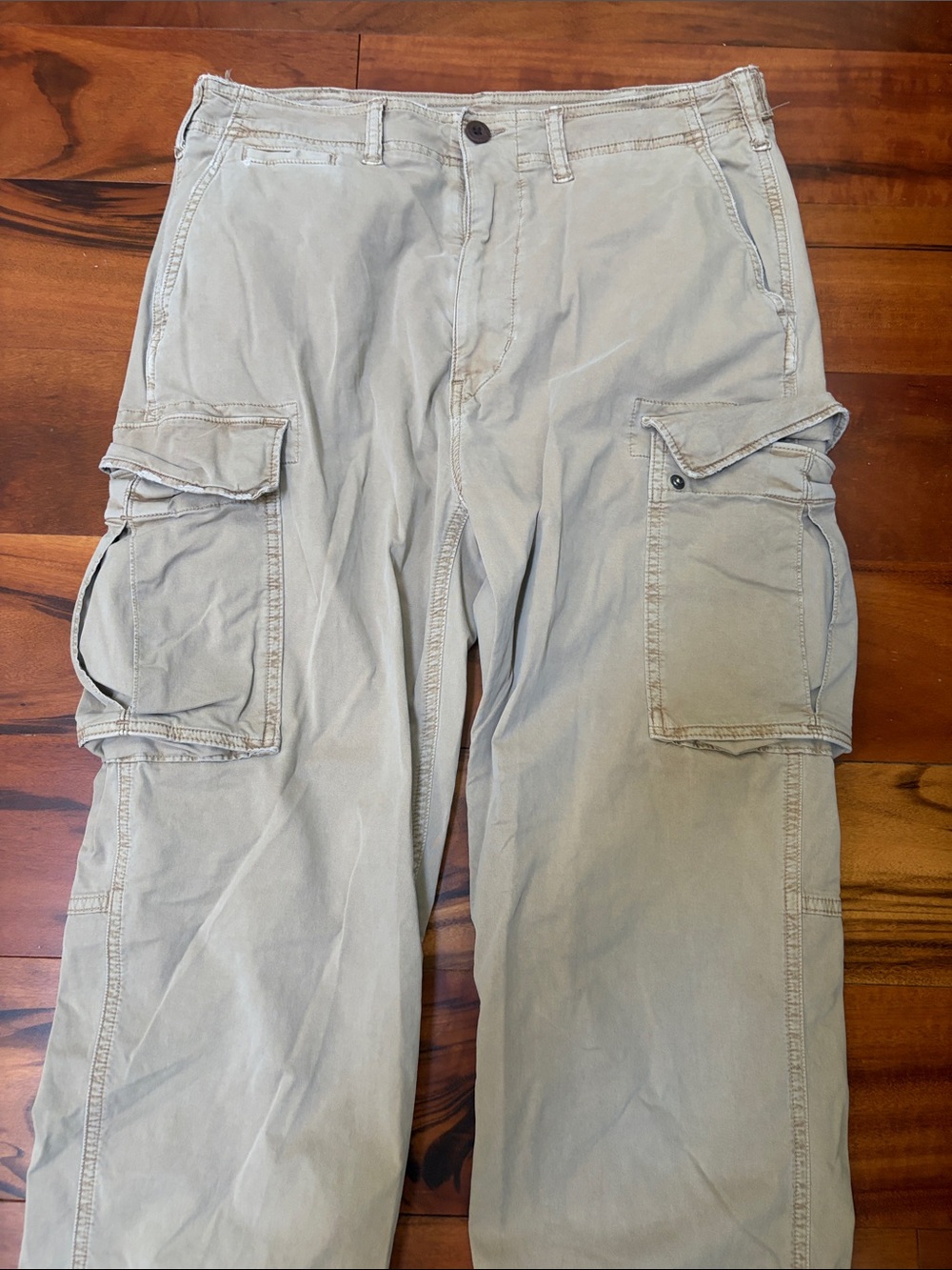 American Eagle Men's Cargo Pants in Light Khaki - Classic Utility Style